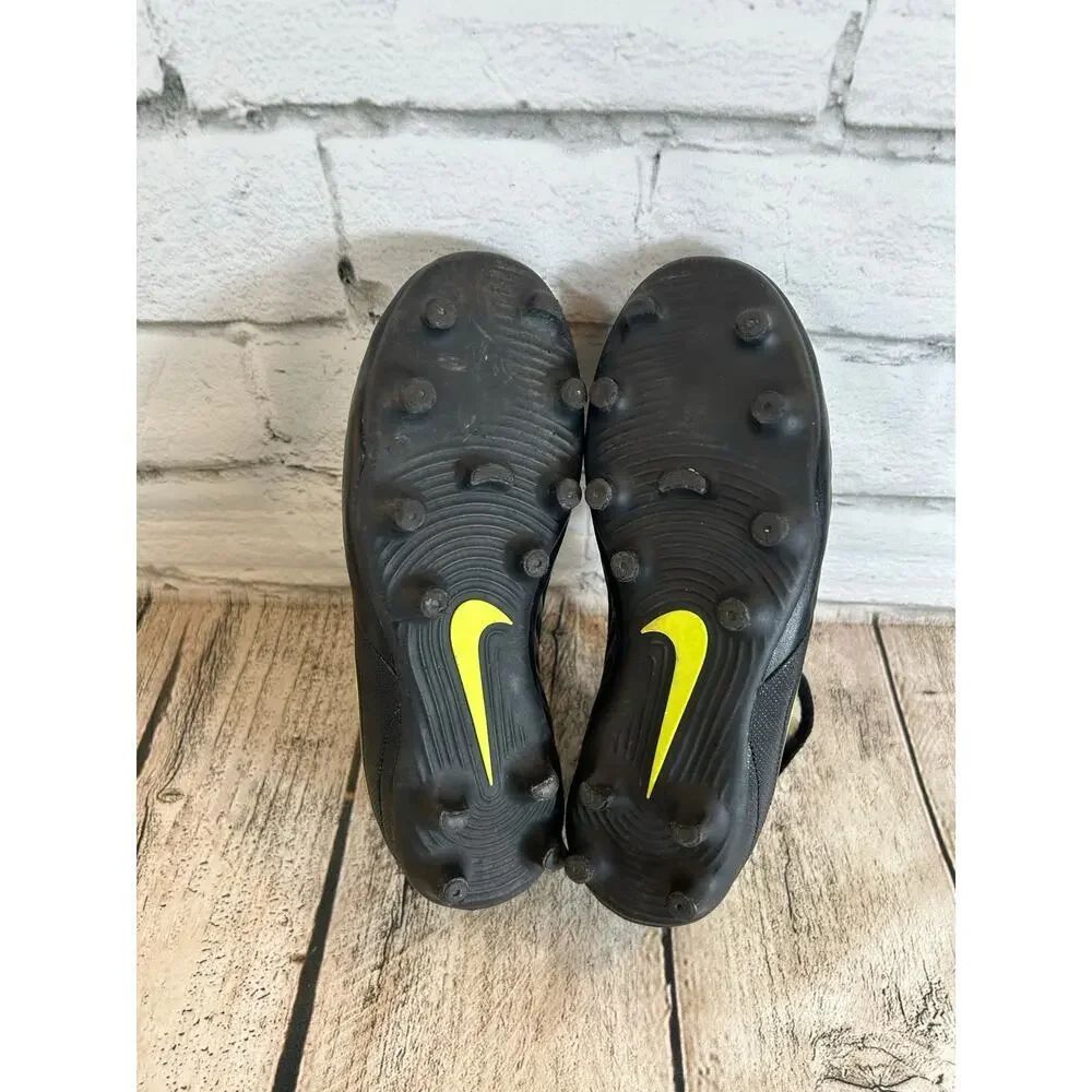 NIKE Kids Unisex Tiempo Legend 8 Football/Soccer Cleats / Size: 3Y